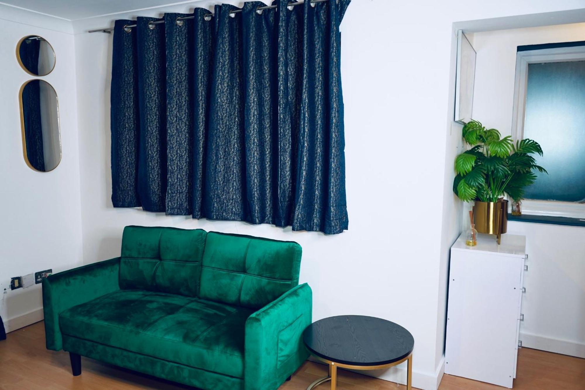 Cozy 2bedroom House With 4bed With Parking
